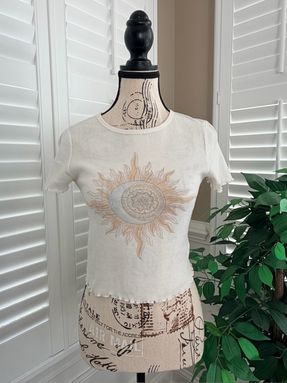 American Eagle Celestial Sun & Moon Graphic Baby Tee Size Small
